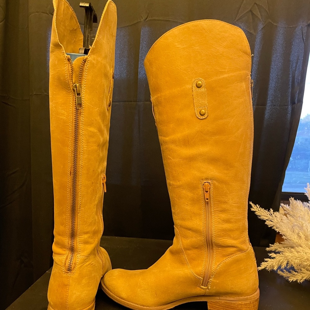 Naughty monkey boots